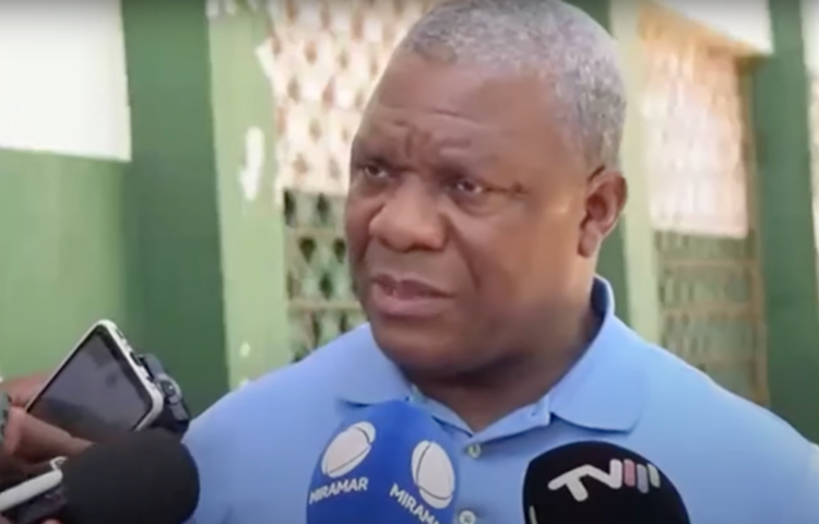 In a public address on February 17, Mozambique Governor-of Cabo Delgado Valige Tauabo accused journalists of colluding with terrorists. (Screenshot: MSTv Quelimane/YouTube)